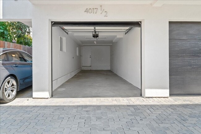 Building Photo - 4017 1/2 Mont Clair St-