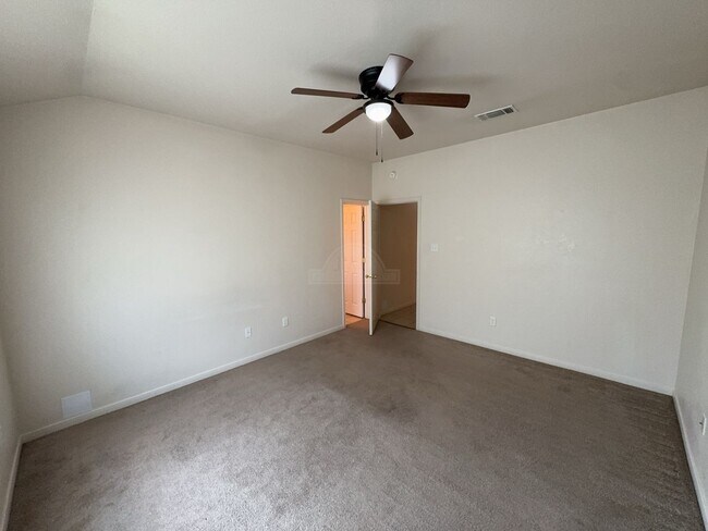 Building Photo - 1302 Nicholas Cir