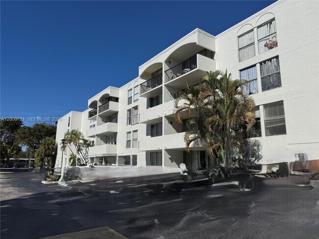 Building Photo - 2160 SW 16th Ave