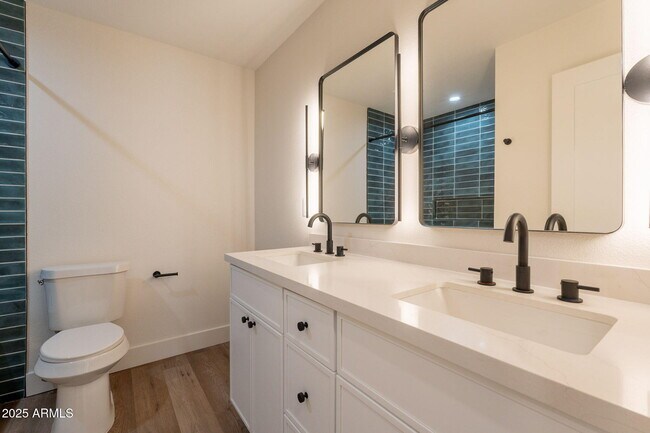 Building Photo - 1530 E Alameda Dr