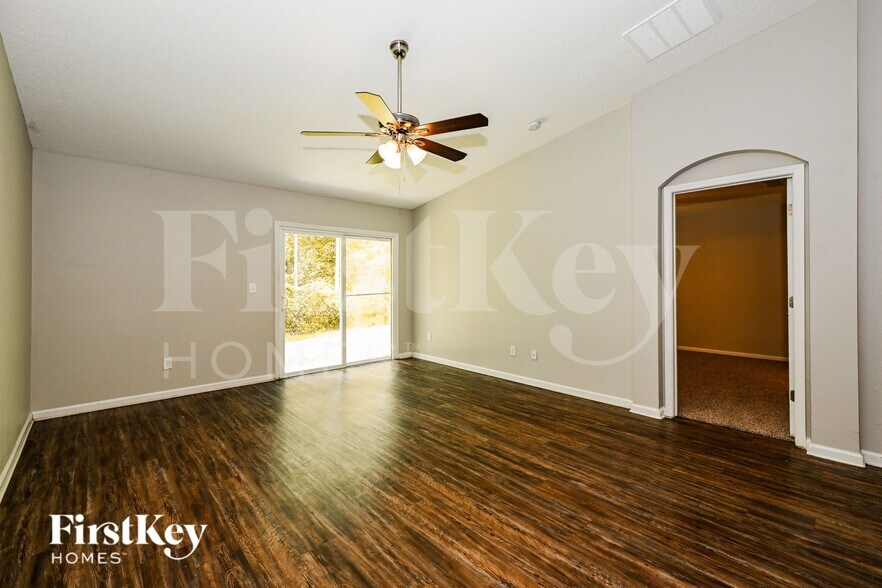 Building Photo - 403 W New England Dr