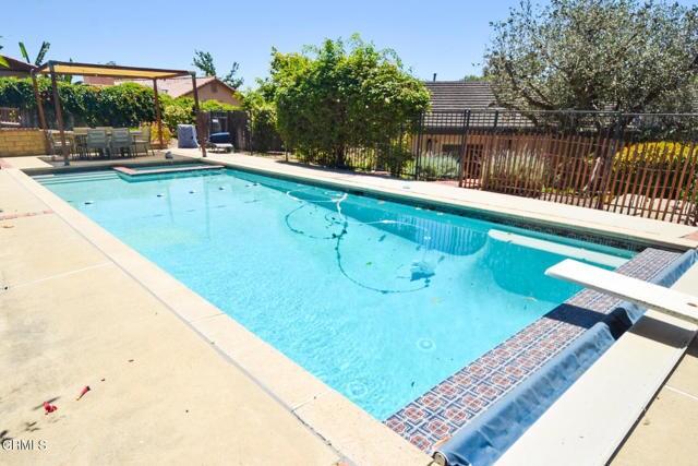 Building Photo - 545 N Avocado Pl