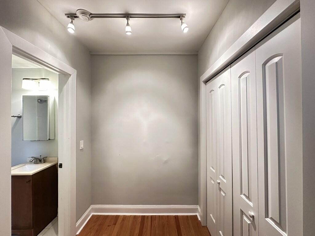 Building Photo - 623 W Patterson Ave