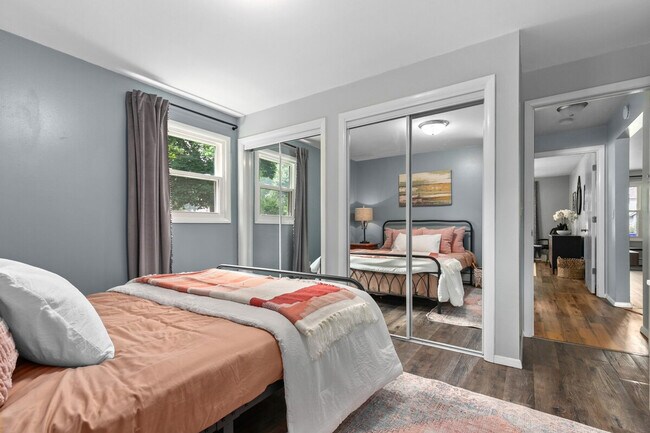 Building Photo - 733 W 4th St