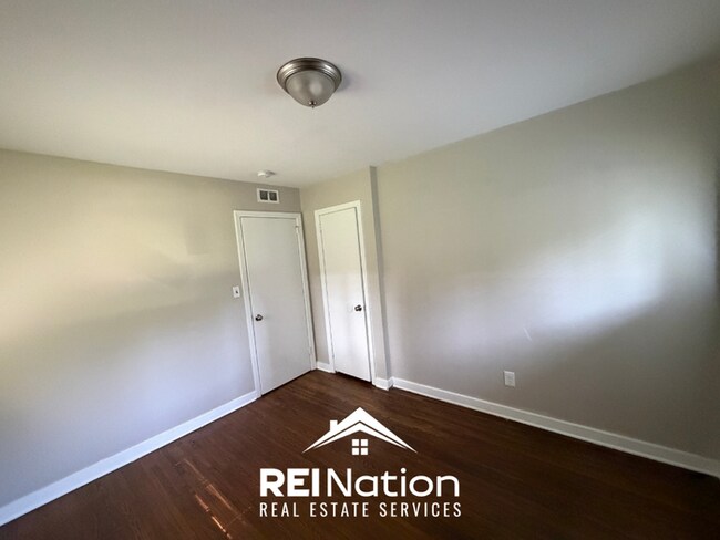 Building Photo - 3BR/2BA Center Point Rental with Hardwood Floors Throughout & Fenced Backyard