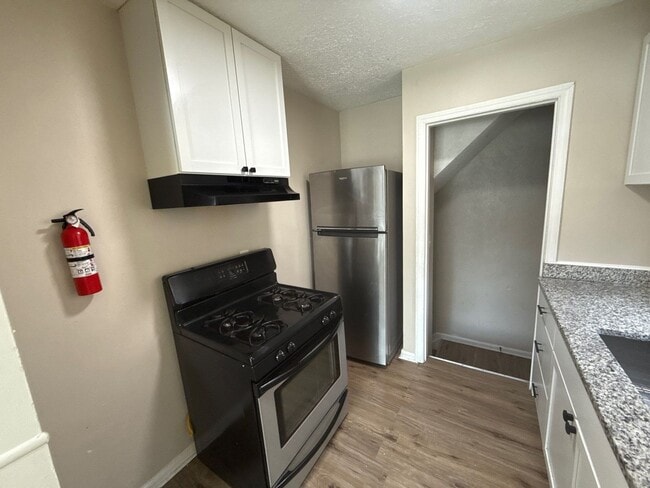 Building Photo - Renovated 3-Bedroom Home – We Welcome Sect...