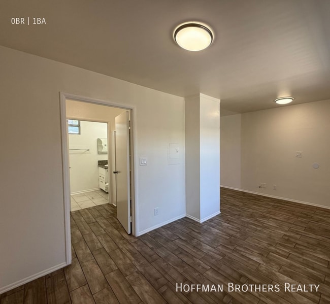 Building Photo - 15632 Leadwell St
