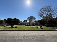 Building Photo - Beautiful, Ranch-Style, 4 Bedroom, 2 Bathroom Northridge Home Available For 1 Year Lease
