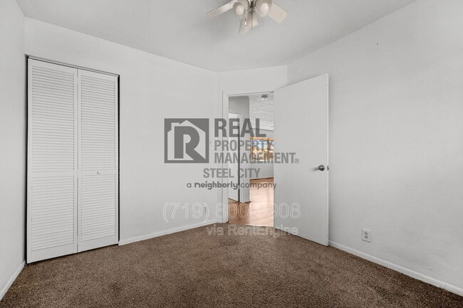 Building Photo - 3211 Fairfield Ln