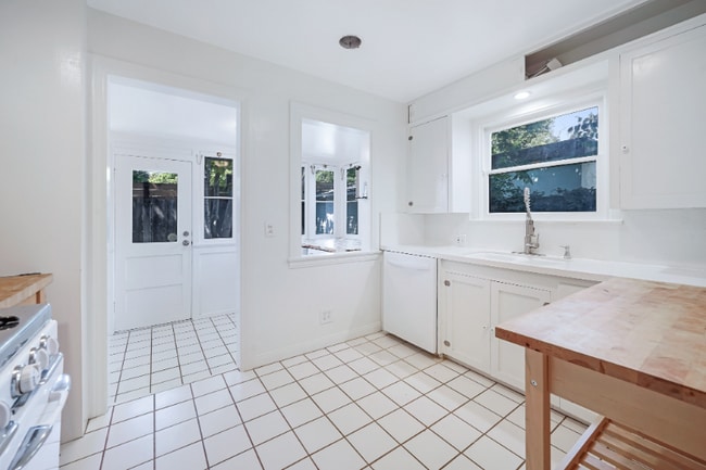 Building Photo - 3574 Helms Ave