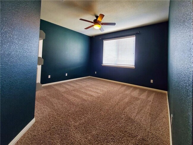 Building Photo - 405 S Brook Dr
