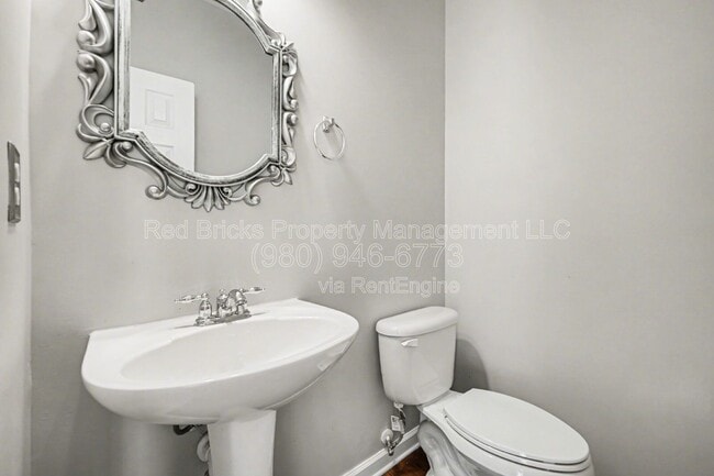 Building Photo - 2119 Baggins Ln