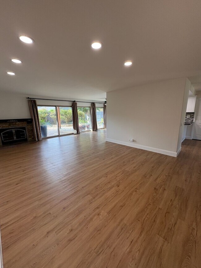 Building Photo - 1105 Del Nido Ct