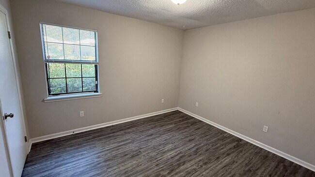 Building Photo - RATE DROP ALERT! (was $1725/month)