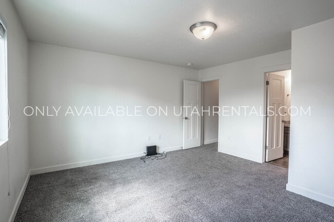 Building Photo - 678 N 190 E