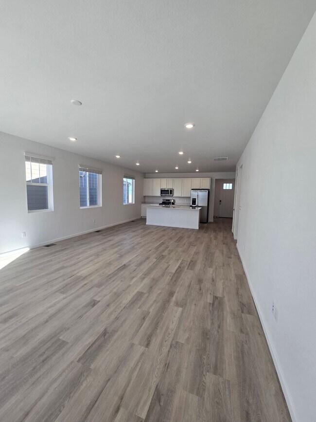 Building Photo - Brand New Aurora Highlands Ranch