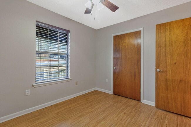 Building Photo - 400 31st St