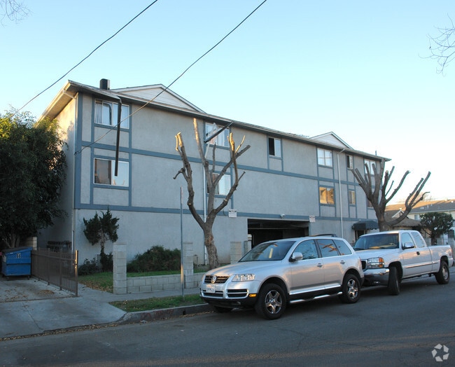 Primary Photo - 11014 Otsego St