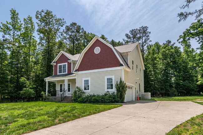 Building Photo - Spacious 5-Bedroom Home in The Highlands