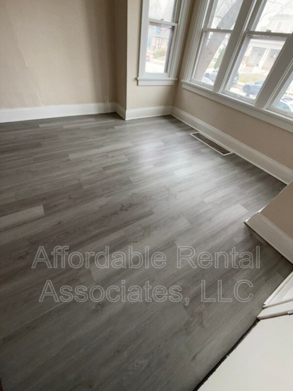 Building Photo - 2627 S 6th St