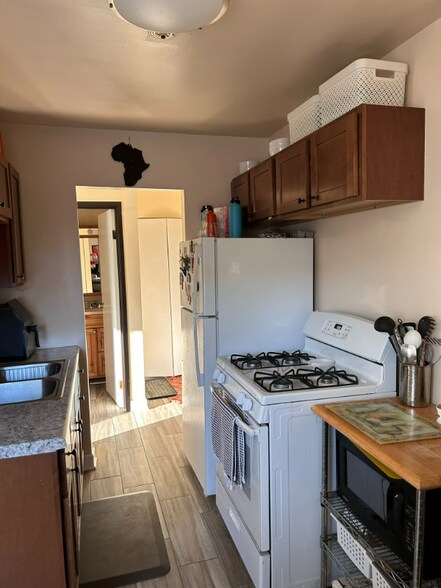 Building Photo - 708 Court of Birch