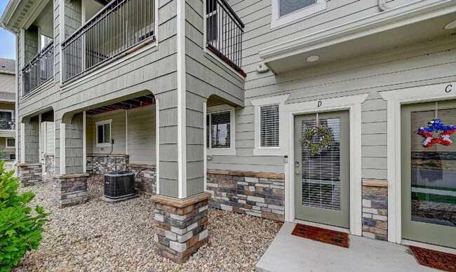 Building Photo - Charming town-home style condo Coming June 2026!