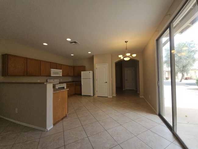 Building Photo - 3631 E Warbler Rd