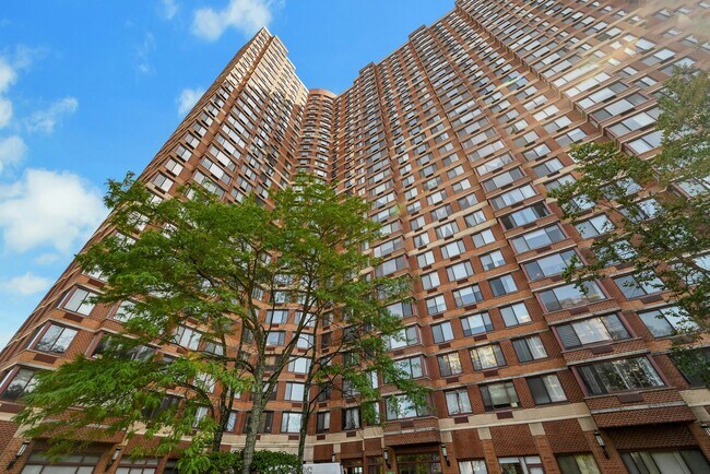 Building Photo - 100 Old Palisade Rd