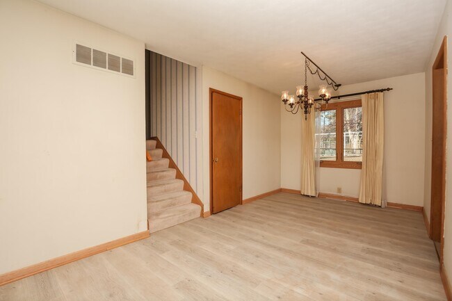 Building Photo - 1705 Elmwood Dr