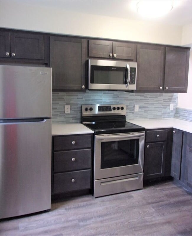 Building Photo - 2 BED 1.5 BATH TWO STORY TOWNHOUSE- WARR A...