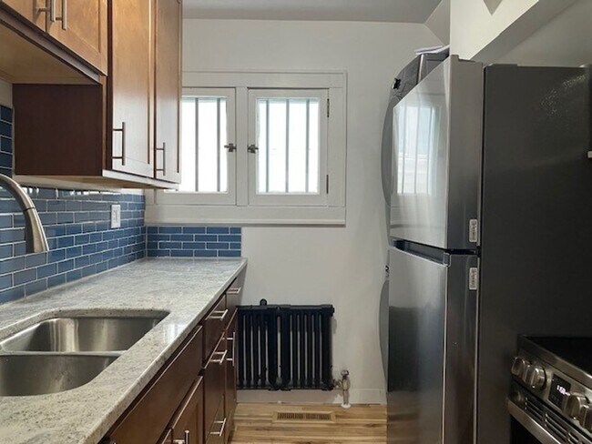 Building Photo - Sharon Apt - 906-908 N 34th Street