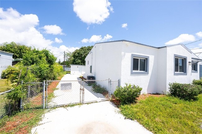 Building Photo - 1221 NW 75th St