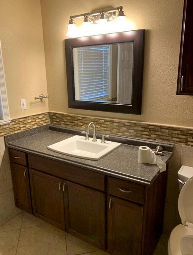 Building Photo - 3 bedroom 2 bathroom in Live Oak