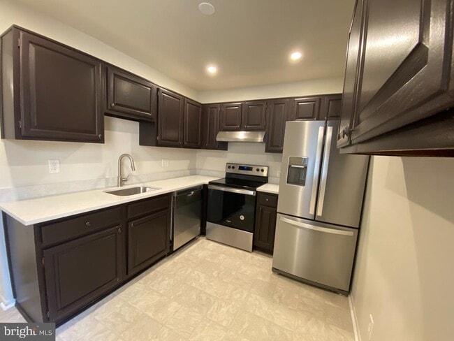 Building Photo - 2562 Glengyle Dr