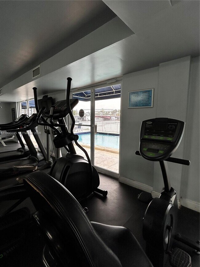 Building Photo - 1720 NW N River Dr