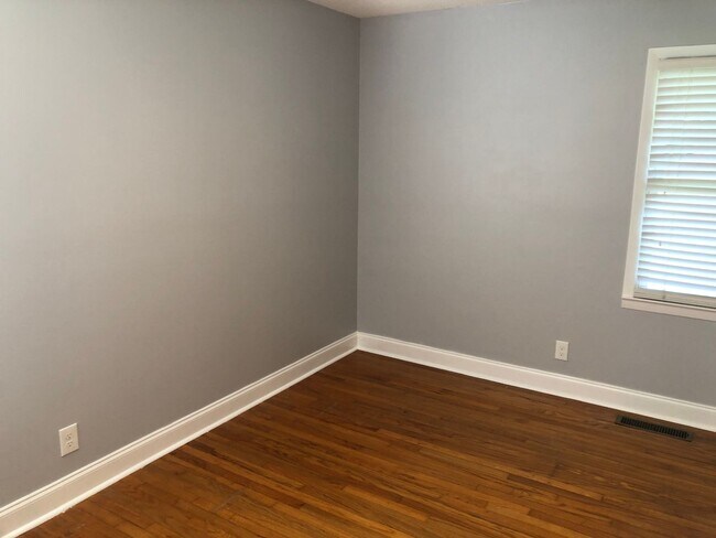 Building Photo - 3BR/2BA Home with Huge Fenced Yard, Fire pit Area & Storage Shop