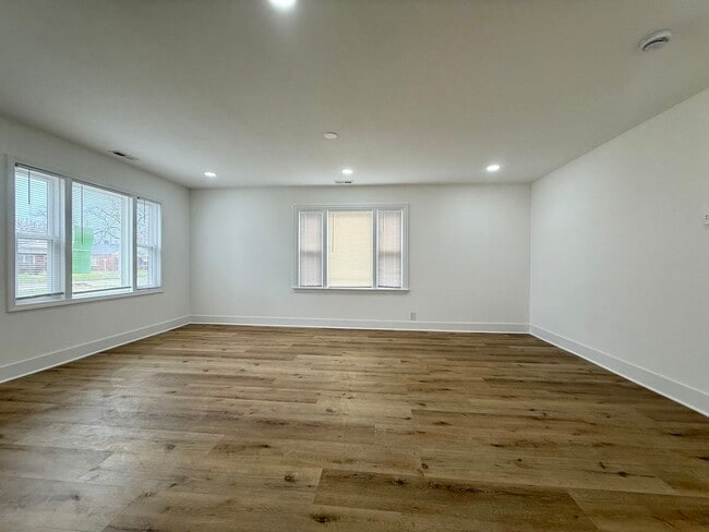 Building Photo - 14916 Langley Ave