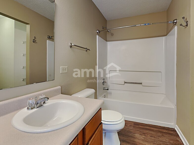 Building Photo - 786 Hickory Pine Dr