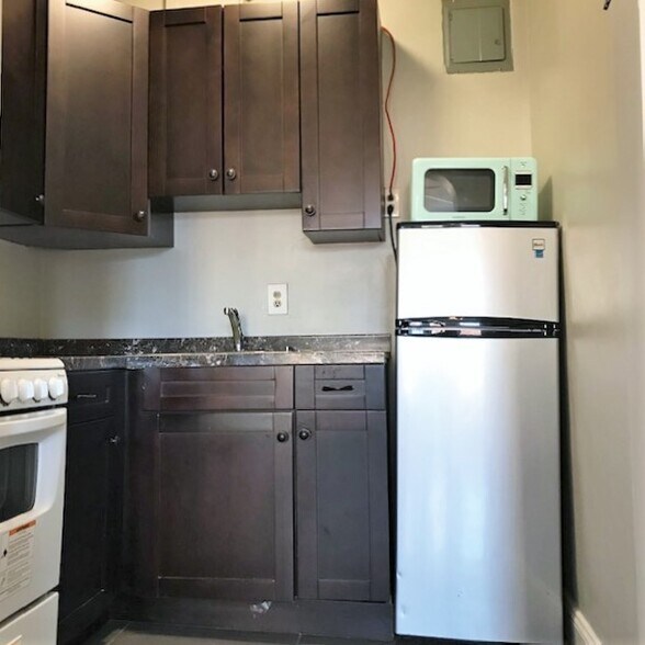 Building Photo - 2315 N Charles St