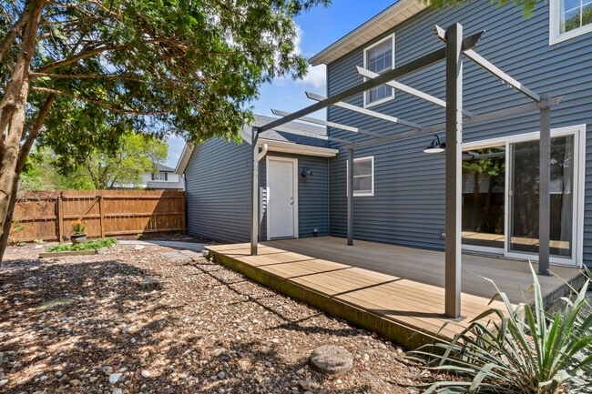 Building Photo - 4690 Lindbergh Dr