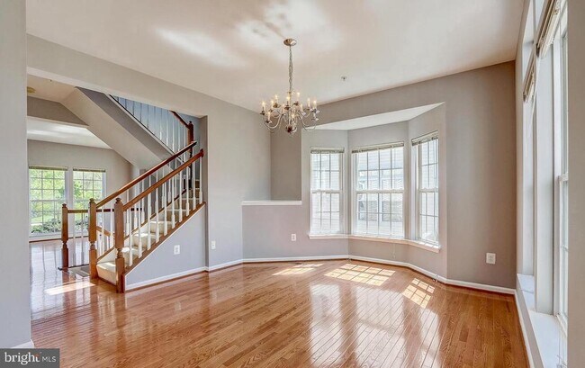 Building Photo - 1709 Hayle Dr