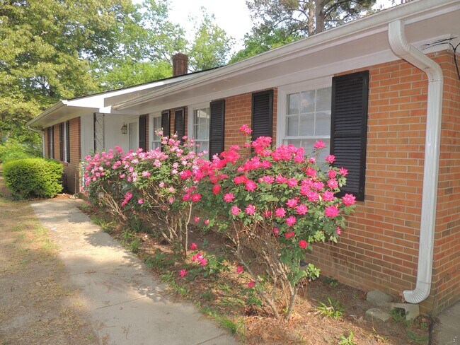 Building Photo - 145 Summerhill Rd