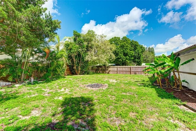 Building Photo - 2618 Valencia Dr