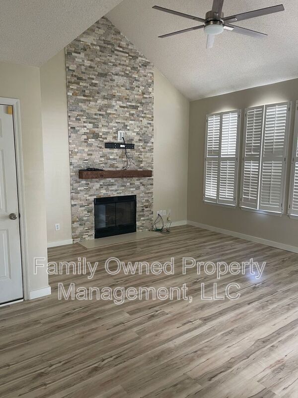 Building Photo - 113 Rockdale Ln