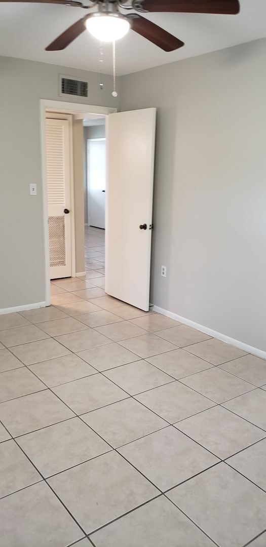 Building Photo - Cozy 2nd floor condo by Lake Underhill