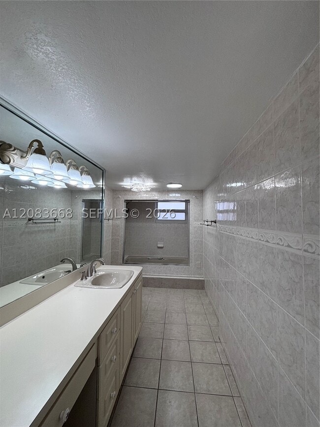 Building Photo - 911 NW 30th Pl