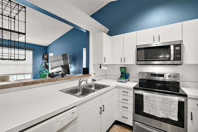 Building Photo - 9427 Daney St