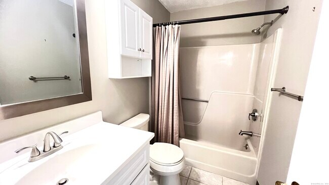 Building Photo - 605 Spring Meadow Rd