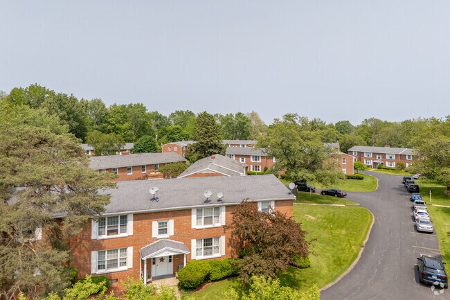 Building Photo - Locust Garden Apartments