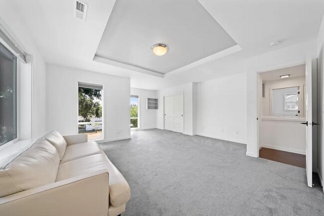 Building Photo - Modern 3 Bedroom + 2.5 bath home in SE Portland!! Brentwood Neighborhood with Air Conditioning!!